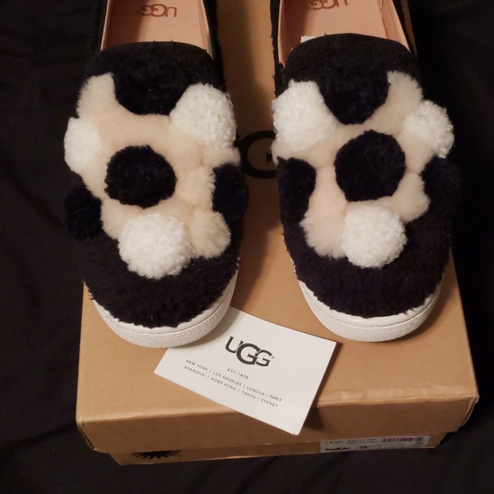 UGG Ricci PomPom shoe